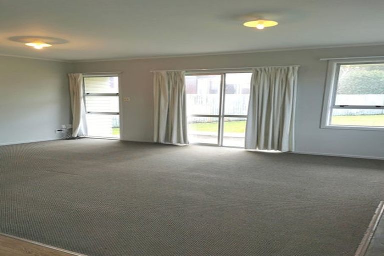 Photo of property in 23 Barron Drive, Green Bay, Auckland, 0604