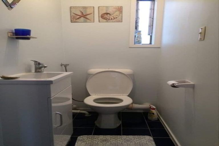 Photo of property in 2/22 Mariposa Crescent, Birkenhead, Auckland, 0626