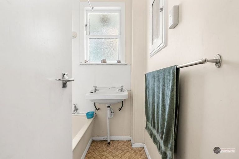 Photo of property in 21 Hunter Street, Taita, Lower Hutt, 5011