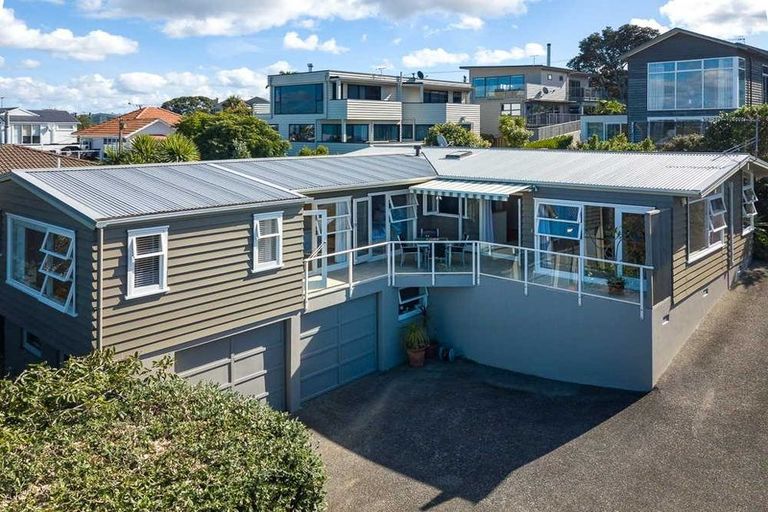 Photo of property in 21a Seaview Road, Castor Bay, Auckland, 0620