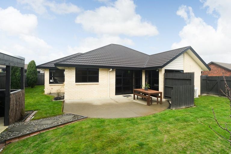 Photo of property in 6 Nevada Way, Kelvin Grove, Palmerston North, 4414