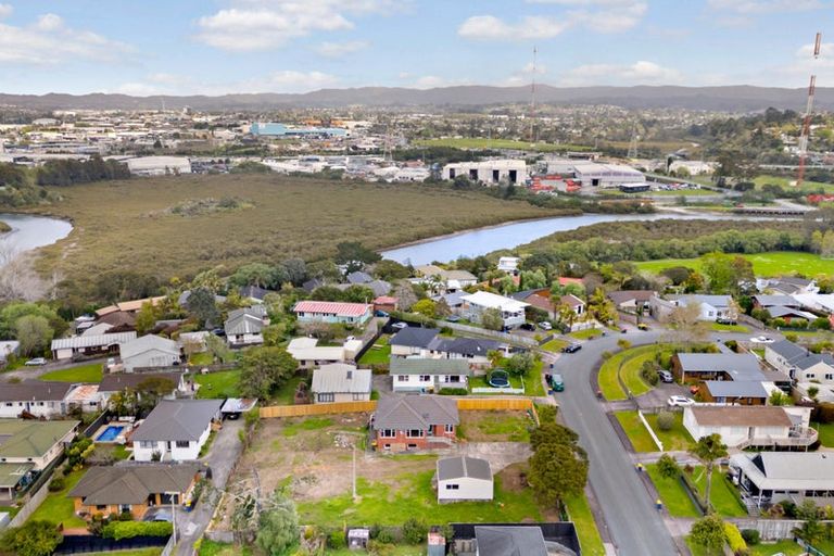 Photo of property in 57 Taioma Crescent, Te Atatu Peninsula, Auckland, 0610