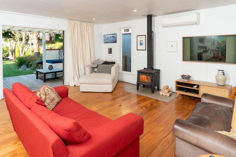 Photo of property in 23 Rangihiroa Street, Waikanae Beach, Waikanae, 5036