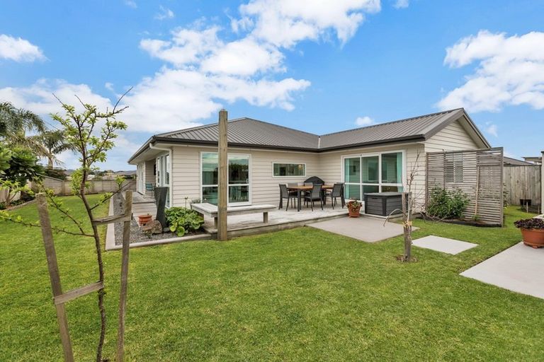 Photo of property in 40 Kowi Lakes Drive, One Tree Point, 0118