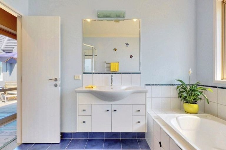 Photo of property in 63 Loch Views Road, Acacia Bay, Taupo, 3385