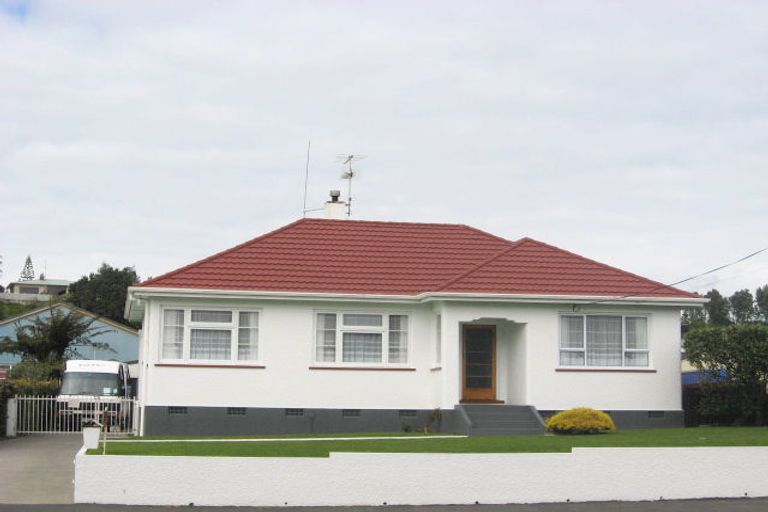 Photo of property in 57 Breakwater Road, Moturoa, New Plymouth, 4310