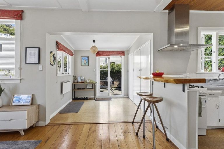 Photo of property in 6 Tiketike Way, Brooklyn, Wellington, 6021