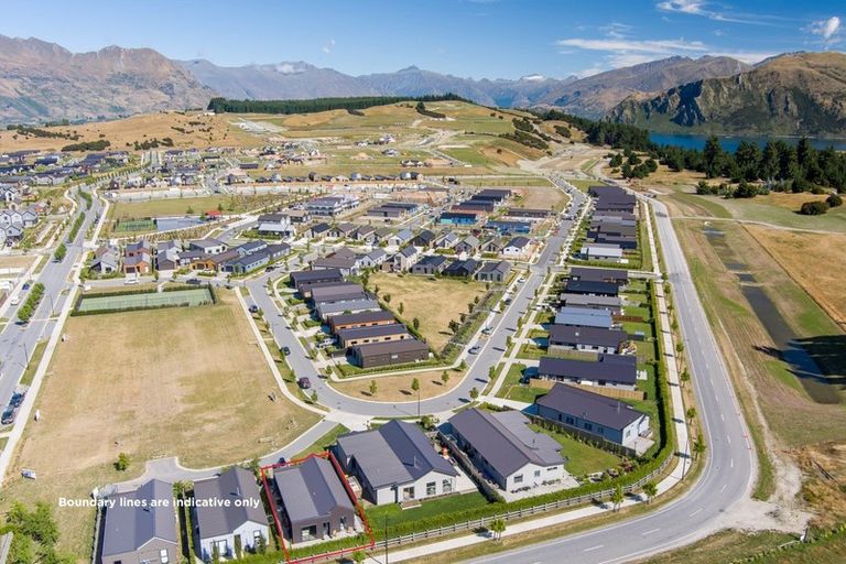 Photo of property in 30 Mount Creighton Crescent, Wanaka, 9305