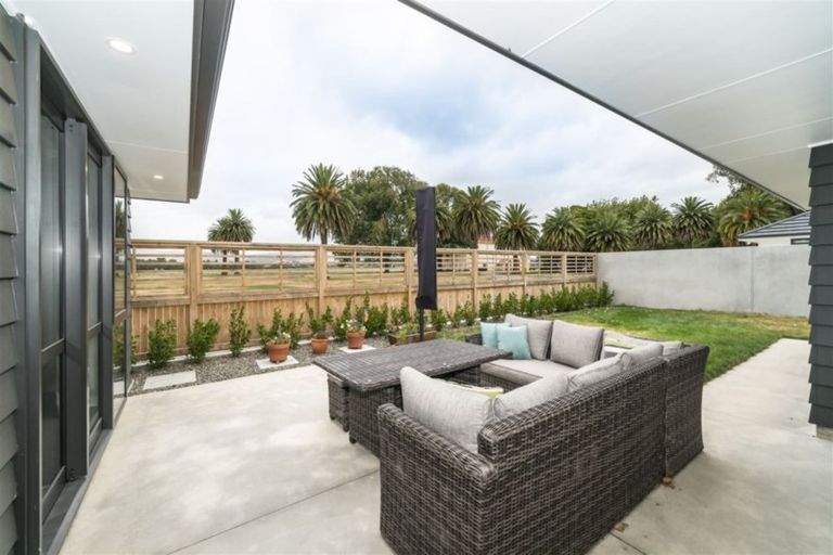 Photo of property in 5 Grand Oaks Drive, Awapuni, Palmerston North, 4412