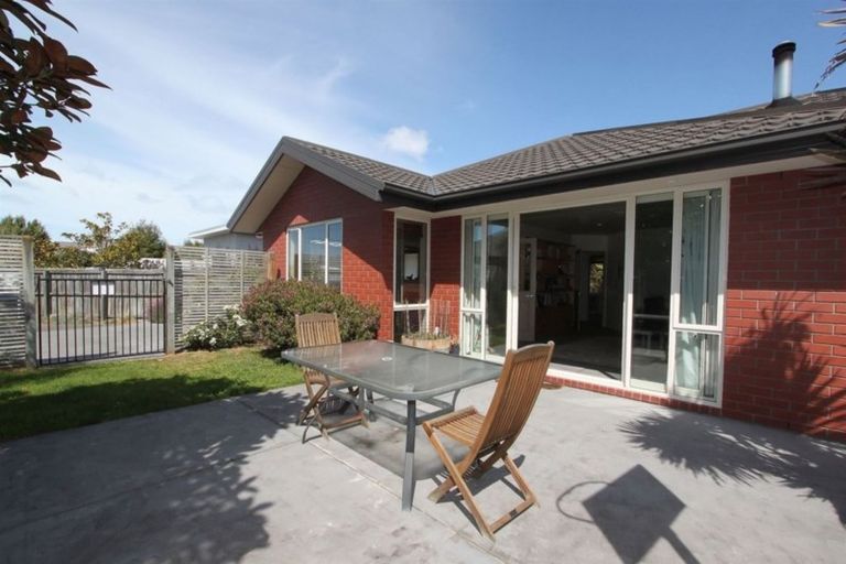 Photo of property in 6 Punga Lane, Parklands, Christchurch, 8083