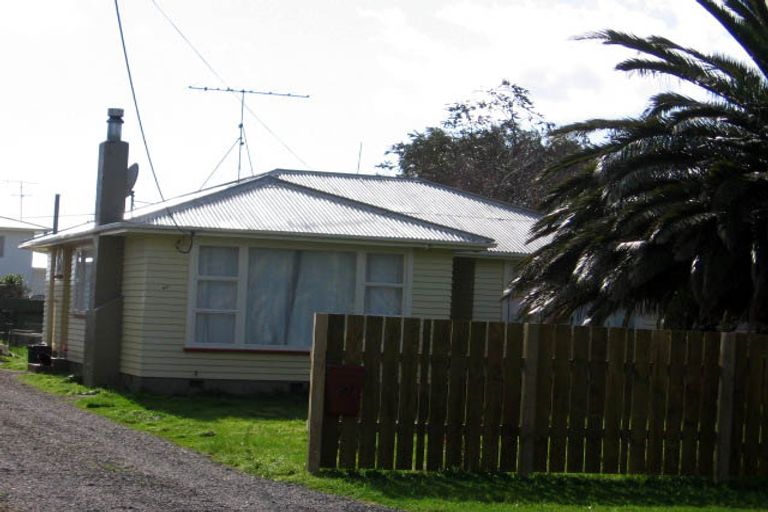 Photo of property in 87 Brandon Street, Featherston, 5710
