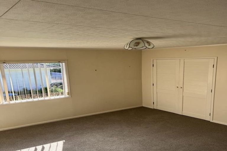 Photo of property in 7 Meadowood Drive, Unsworth Heights, Auckland, 0632