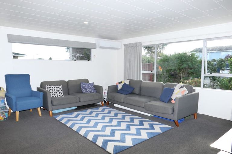 Photo of property in 17a Andrew Street, Waikanae, 5036