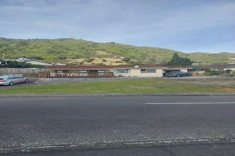 Photo of property in 137 Winara Avenue, Waikanae, 5036