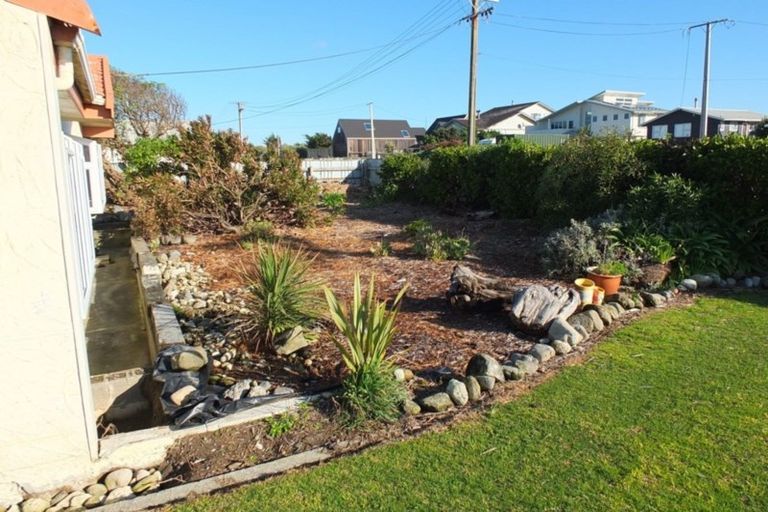 Photo of property in 31 Marine Parade South, Foxton Beach, Foxton, 4815