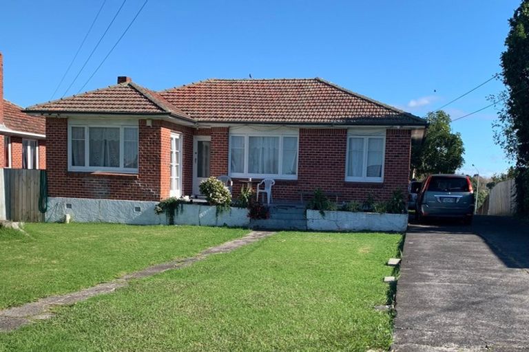 Photo of property in 32 Reid Road, New Lynn, Auckland, 0600
