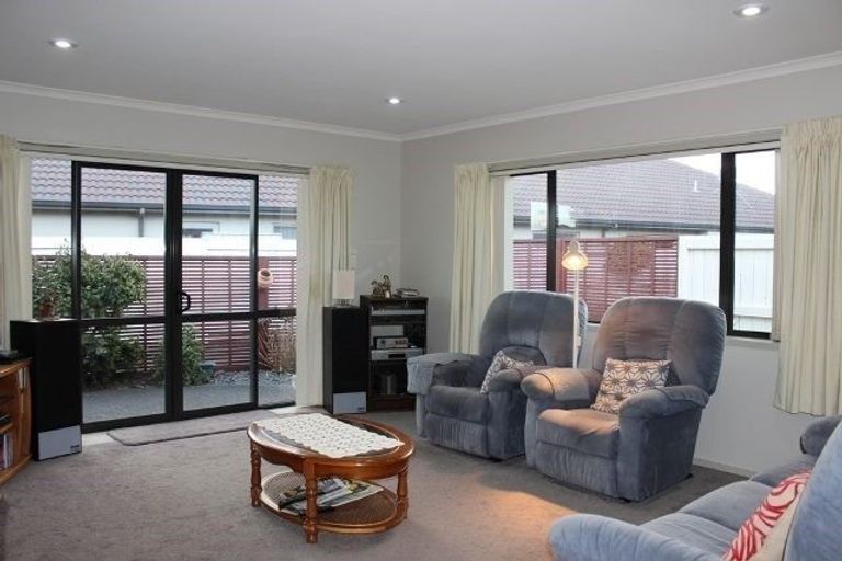 Photo of property in 12 Putaka Place, Papamoa Beach, Papamoa, 3118