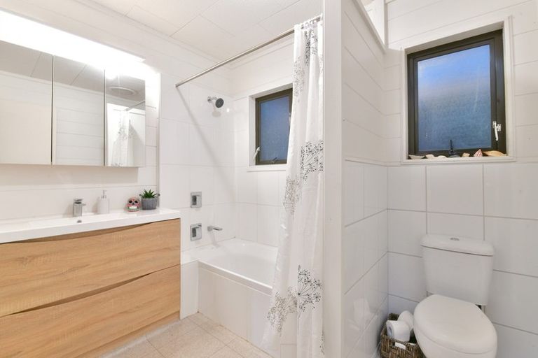 Photo of property in 59 West Hoe Heights, Orewa, 0931