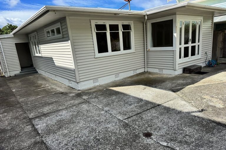 Photo of property in 190 Breaker Bay Road, Breaker Bay, Wellington, 6022