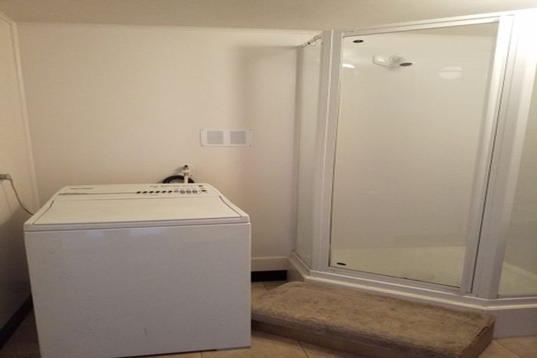 Photo of property in Churchill Flats, 213 The Terrace, Wellington Central, Wellington, 6011