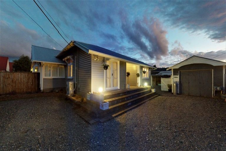 Photo of property in 556a Queen Street East, Levin, 5510