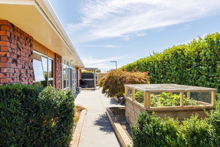 Photo of property in 16 Leon Place, Waitara, 4320