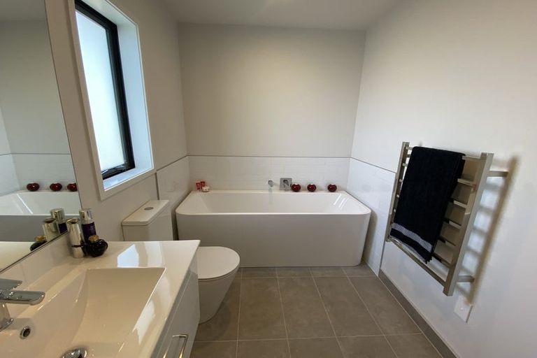 Photo of property in 1 Eric Gifford Drive, Ranui, Auckland, 0612