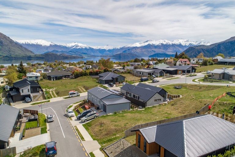 Photo of property in 16 Tuohy Lane, Wanaka, 9305