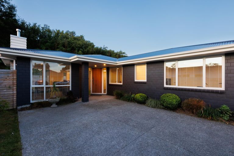 Photo of property in 15 Freedom Drive, Kelvin Grove, Palmerston North, 4414