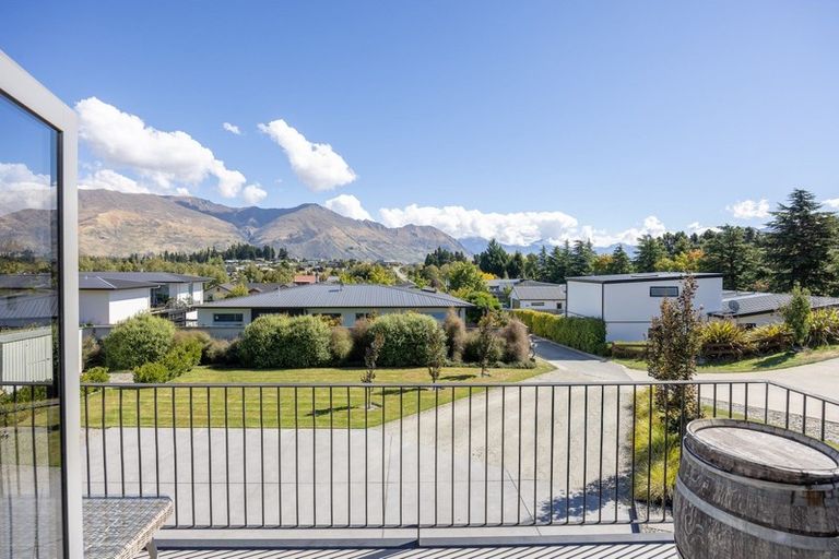 Photo of property in 16 Bevan Place, Wanaka, 9305