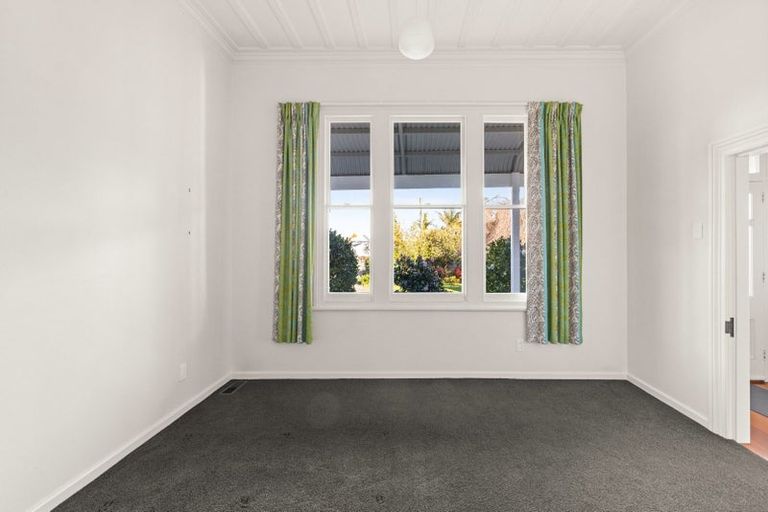 Photo of property in 27 Neeve Road, Taradale, Napier, 4112
