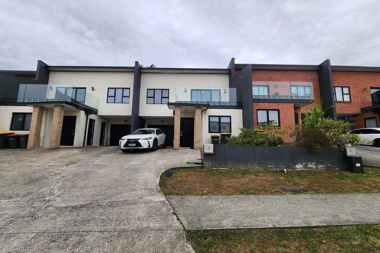 Photo of property in 8b Carlos Drive, Flat Bush, Auckland, 2016