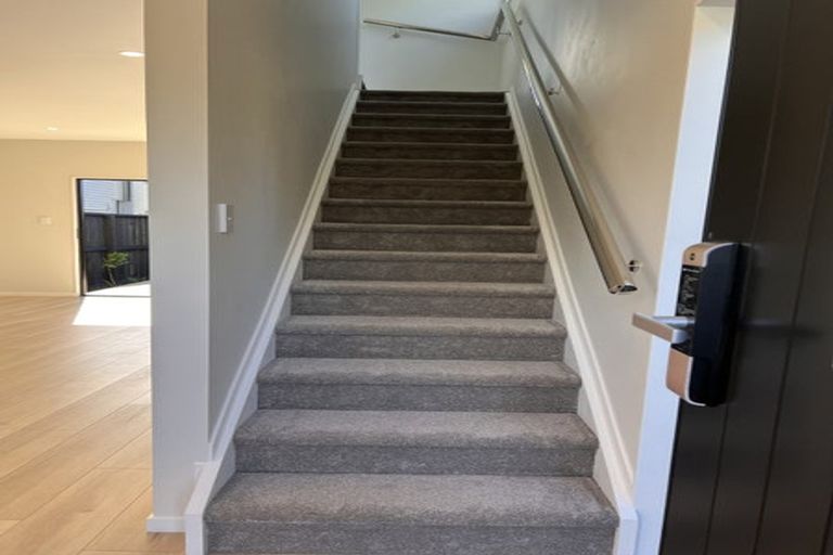 Photo of property in 1/39 Graham Avenue, Te Atatu Peninsula, Auckland, 0610