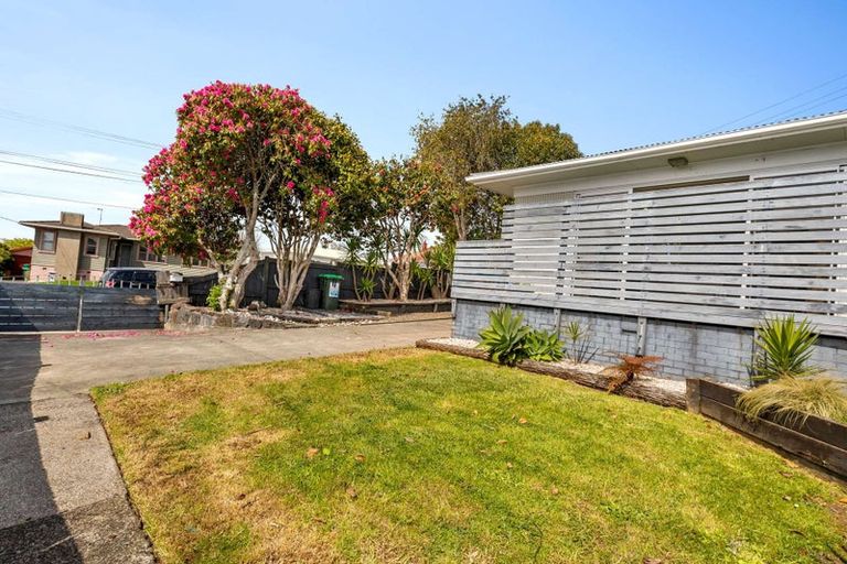 Photo of property in 58 Tiroroa Avenue, Te Atatu South, Auckland, 0610
