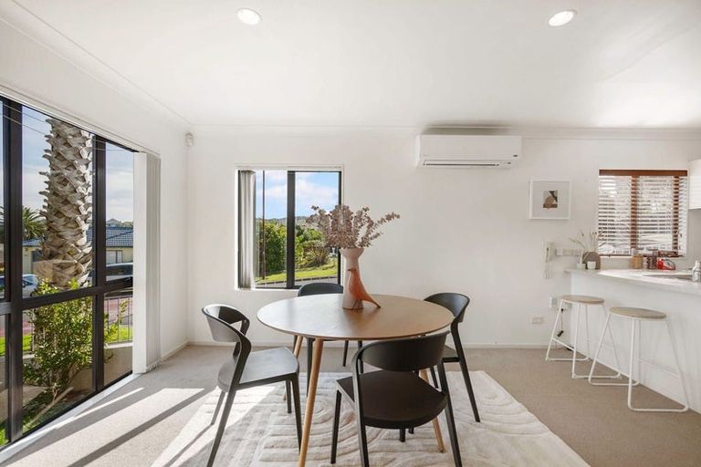 Photo of property in 1/14 Ponderosa Drive, Oteha, Auckland, 0632