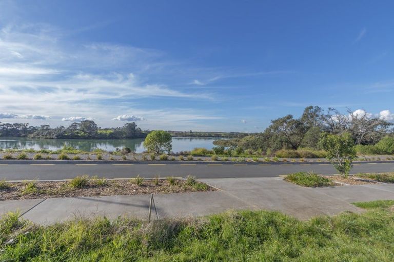 Photo of property in 48 Omahuru Road, Glenbrook, 2681