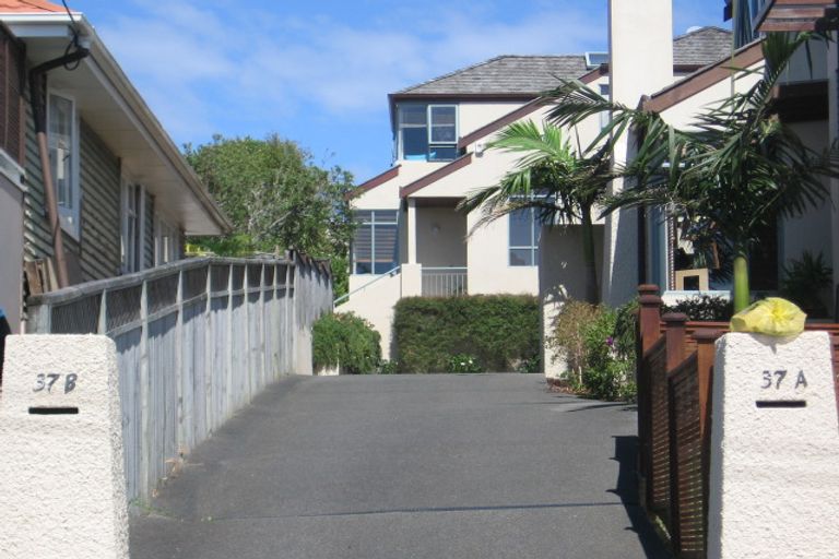 Photo of property in 2/37 Braemar Road, Rothesay Bay, Auckland, 0630