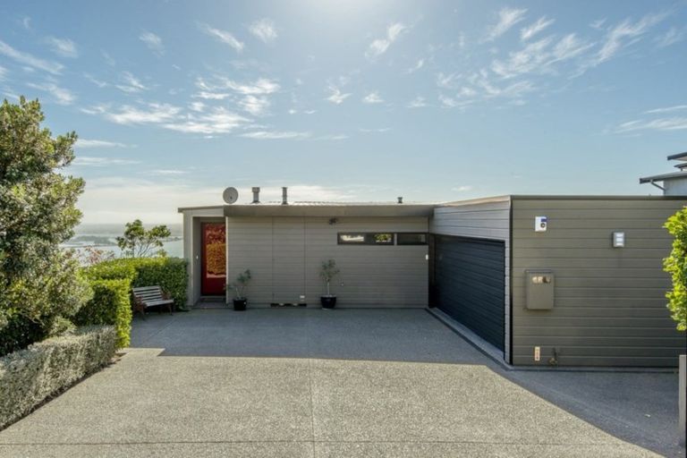 Photo of property in 2a Avery Place, Redcliffs, Christchurch, 8081