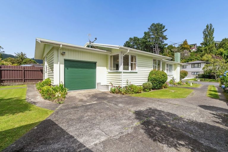 Photo of property in 17 Deller Grove, Silverstream, Upper Hutt, 5019