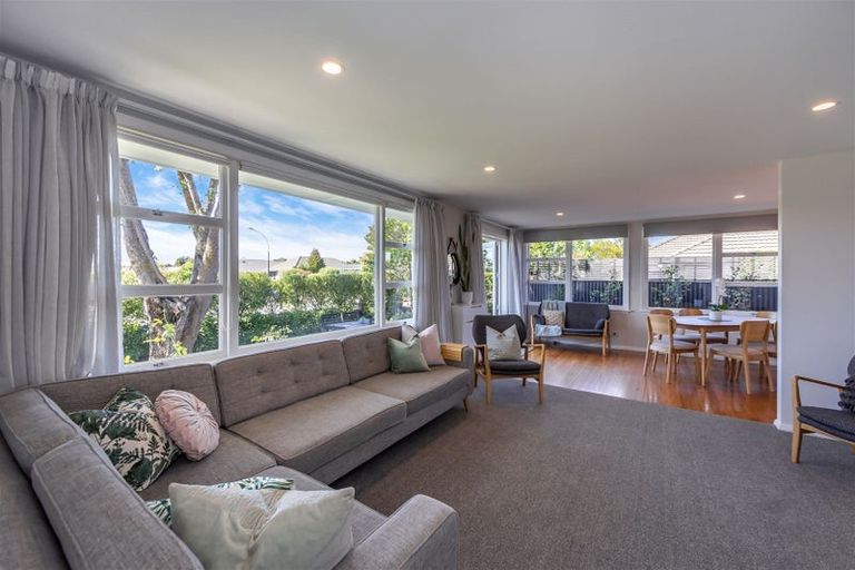 Photo of property in 28 Clipper Place, Redwood, Christchurch, 8051