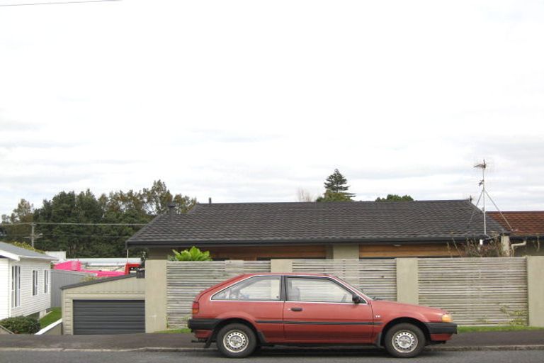 Photo of property in 35 Birdwood Avenue, Moturoa, New Plymouth, 4310