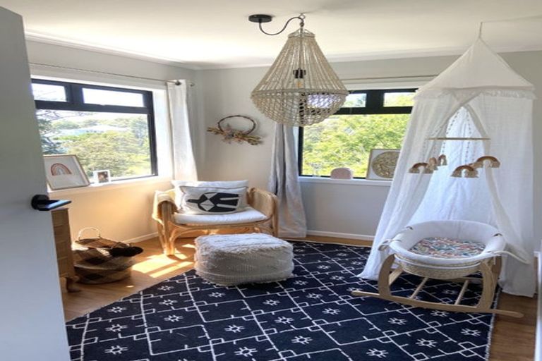 Photo of property in 17 Fairmount Road, Titirangi, Auckland, 0604