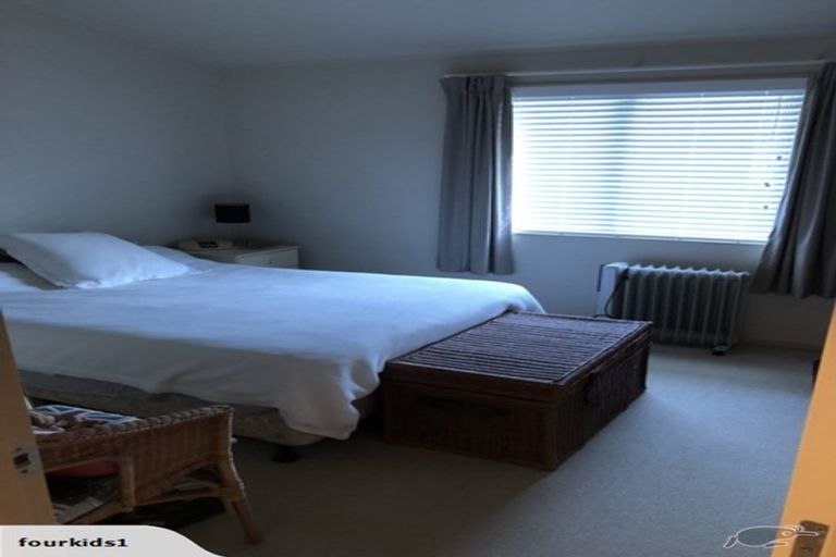 Photo of property in 2f/20 Ian Marwick Place, Birkenhead, Auckland, 0626