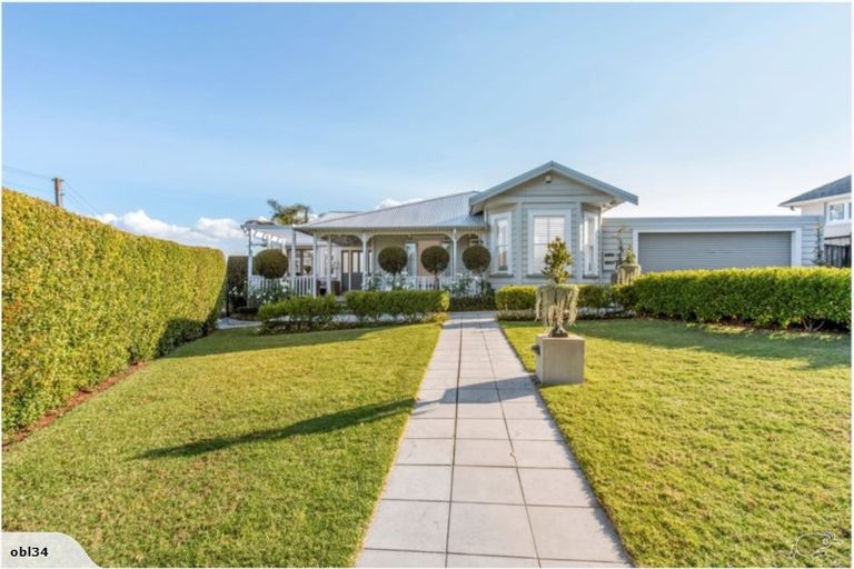 Photo of property in 71 Beach Road, Mellons Bay, Auckland, 2014