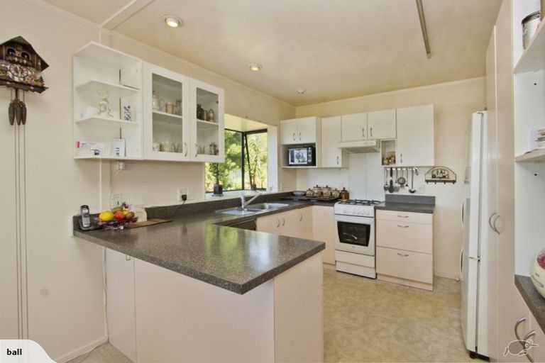 Photo of property in 129 Miromiro Road, Normandale, Lower Hutt, 5010