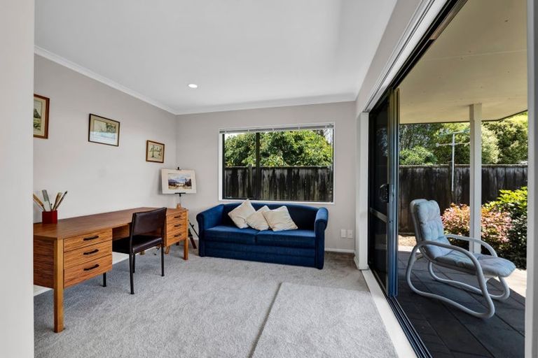 Photo of property in 6 Kellyville Heights, Merrilands, New Plymouth, 4312