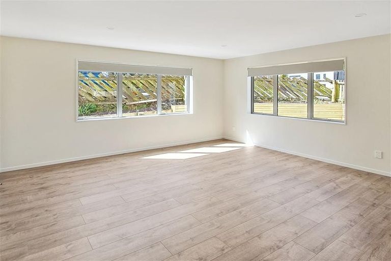 Photo of property in 38b West Harbour Drive, West Harbour, Auckland, 0618