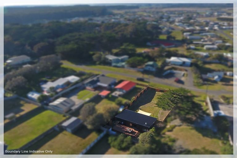 Photo of property in 6 Dustin Street, Foxton Beach, Foxton, 4815