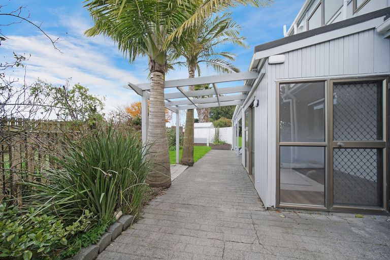 Photo of property in 17 Justamere Place, Weymouth, Auckland, 2103