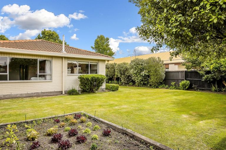 Photo of property in 12 Lodge Place, Ilam, Christchurch, 8041